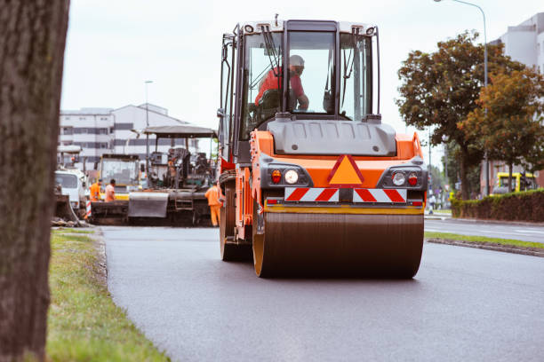 Best Asphalt Driveway Installation  in Collinsvle, IL